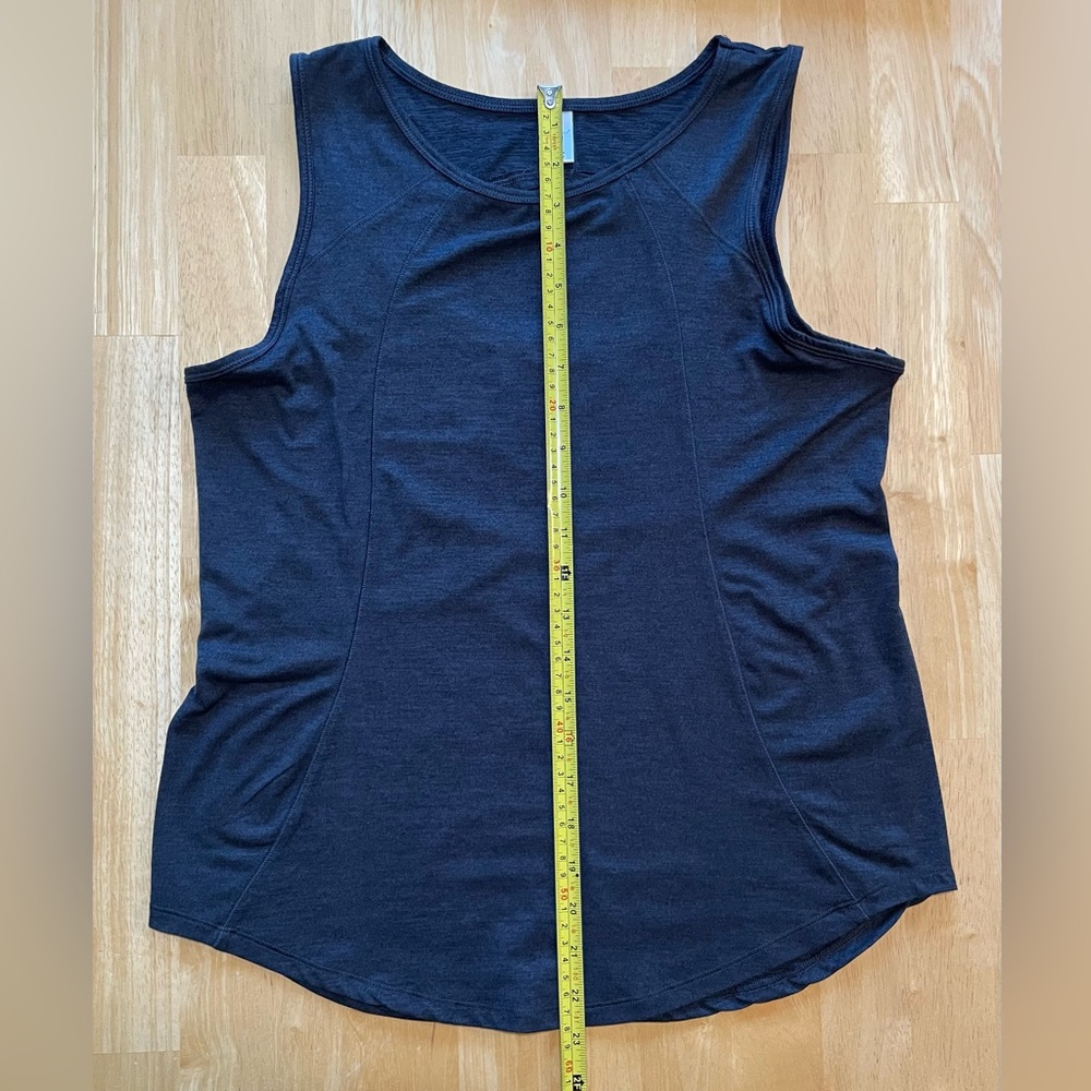 Yogalicious Open Keyhole Tank Top - Size Small - Picture 5 of 6